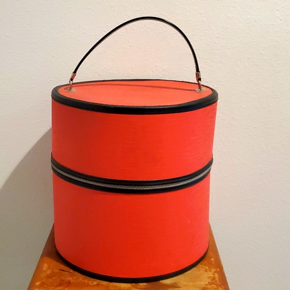 VINTAGE HAT BOX